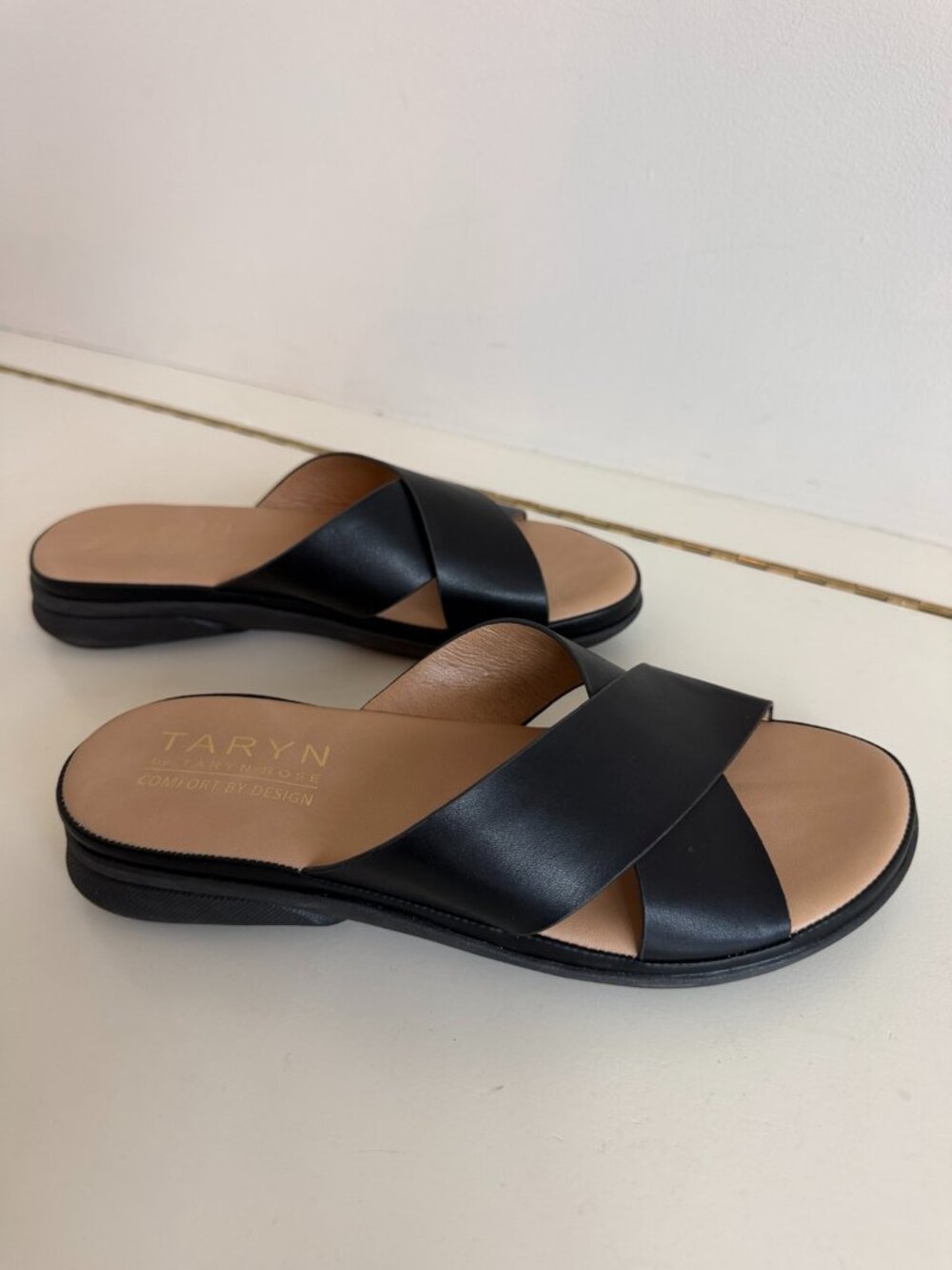 Taryn Rose Black Leather Cross Strap Comfort Slide Sandals Size 7
